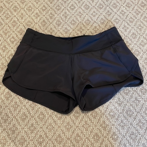 Like-new Lululemon Speed Up shorts 2.5” - Picture 3 of 8